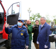 Вручение автомобилей  Губернатором Сахалинской области